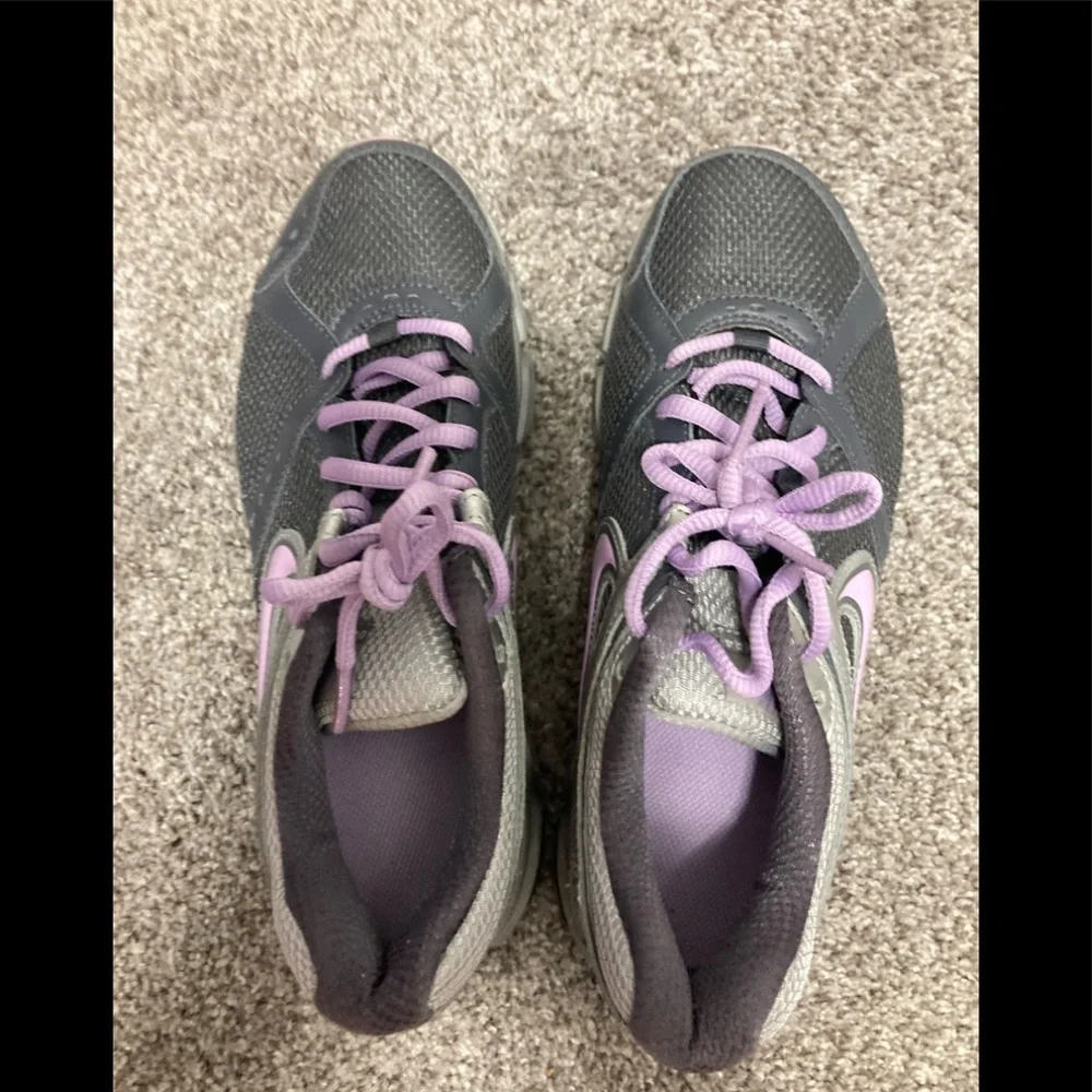 Nike Grey with Lavender swoosh and trim-Size 7-EUC - Picture 3 of 8